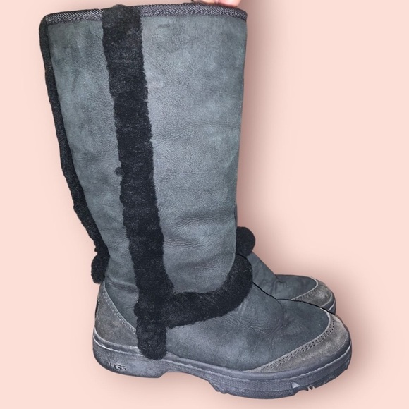 Women’s UGG Sunburst  Tall Fur Lined Boot, Size 7 - Picture 1 of 6
